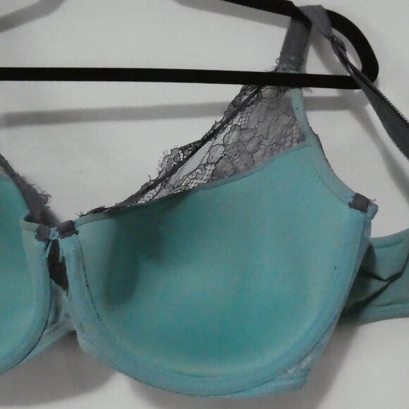 AG - ASHLEY GRAHAM | 40 DDD | Elegant Grey and Turquoise Lace Patterned Bra - Picture 14 of 16